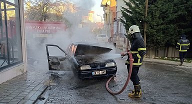 Babaeski'de otomobil cayır cayır yandı