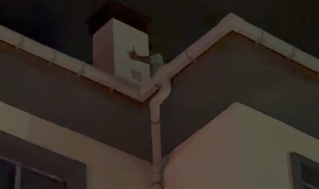 Babasıyla tartışıp, intihar için çatıya çıkan vatandaşı ekipler vazgeçirdi