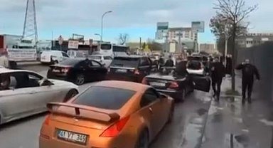 Bağcılar'da düğün konvoyu yolu kapattı