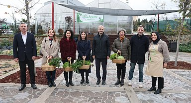 Bahçem Çayırova'da 'Toprak ve Sanat' atölyesi etkinliği gerçekleştirildi