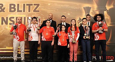 Bakan Bak'tan dünya şampiyonu olan milli satranççılara tebrik mesajı