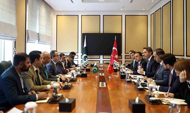 Bakan Bayraktar, Pakistan'da 5 yeni anlaşmaya imza attı