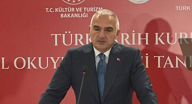 Bakan Ersoy: "Genel Okuyucu Dizisi' ile başlatılan 100 kitaplık proje, özellikle gençlerin 'tarih sıkıcı ve anlaşılmazdır' algısını kıracak"