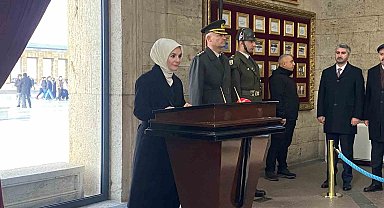 Bakan Göktaş'tan Anıtkabir'e ziyaret