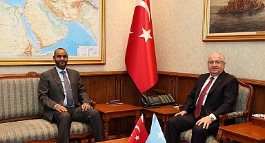 Bakan Güler, Somali Limanlar ve Deniz Ulaştırma Bakanı Abdülkadir Muhammed Nur ile bir araya geldi