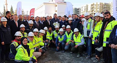 Bakan Kurum: "Son tuğlalarımızı koyuyor, son çivilerimizi çakıyoruz"