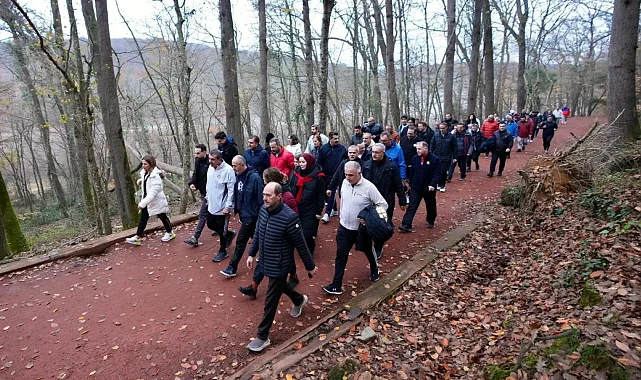 Bakan Tekin öğretmenlerle doğa yürüyüşü yaptı