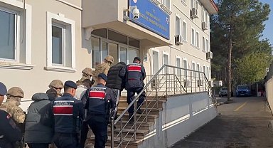 Bakan Yerlikaya: "Yasa dışı bahis suçuna yönelik operasyonlarda 42 şüpheliyi yakaladık, 27'si tutuklandı"