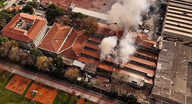 Bakırköy'de fabrika yangınında yükselen dumanlar kilometrelerce uzaktan görüldü