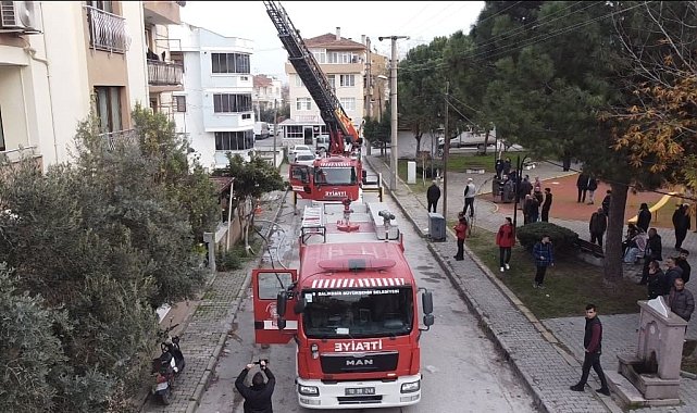Balıkesir'de çatı yangını