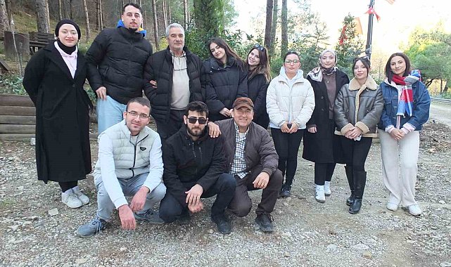Balıkesir'de üniversiteli gençler çevreci projede görev aldı
