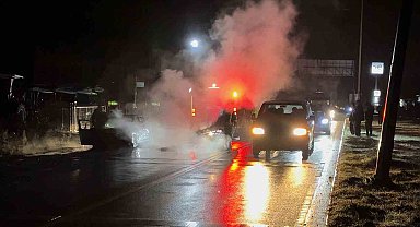 Bartın'da park halindeki araçta yangın çıktı