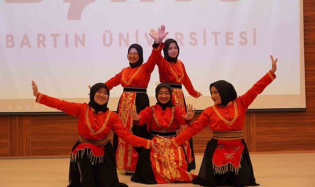 BARÜ'de farklı kültürler bir araya geldi