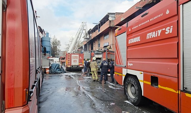 Başakşehir'de plastik imalathanesinde yangın paniği