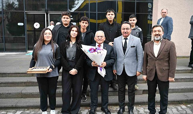 Başkan Büyükkılıç'tan lise öğrencilerine 'kariyer' ve 'gelecek' tavsiyeleri