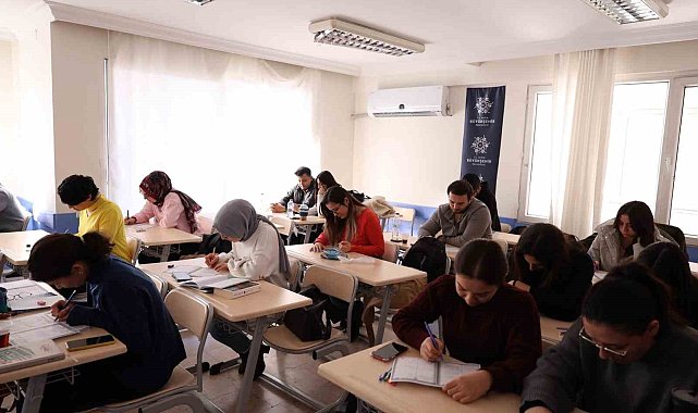 Başkan Çerçioğlu, memur adaylarının yanında