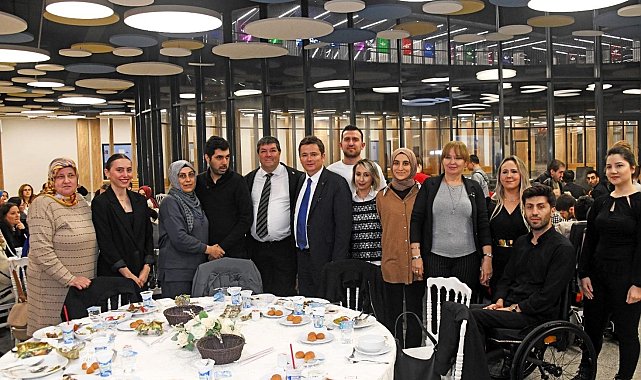 Başkan Erkan Aydın engelleri sevgiyle aştı