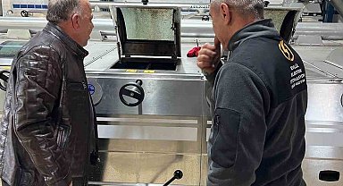 Başkan Özel, zeytin sezonunda üreticilerle yağ sıkım tesisinde buluştu