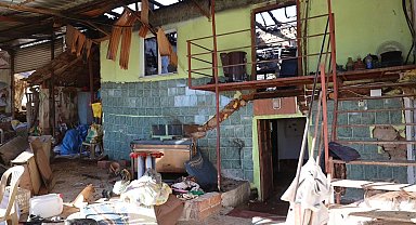 Başkan Tatık evleri yanan aileyi yalnız bırakmadı