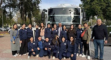 Başkan Topaloğlu'ndan voleybolculara moral desteği