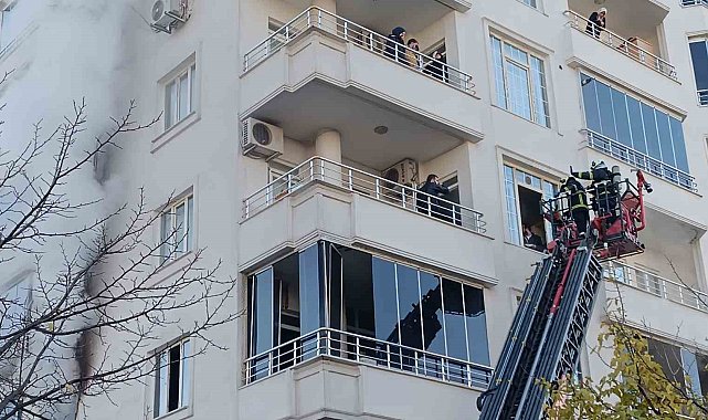 Batman'da apartmanda yangın: 20'den fazla kişi itfaiye merdiveniyle kurtarıldı
