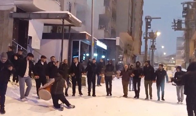 Batman'da yıllar sonra gelen kar sevinci: Davul zurna, halay ve kızak keyfi