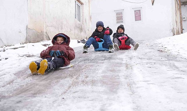 Bayburt'un süper abileri: Dik yokuş pist oldu, kardeş sevgisi soğuğu unutturdu