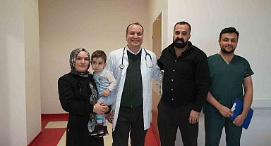 Bebeğin yuttuğu mıknatıslar bağırsak delinmesine neden oldu