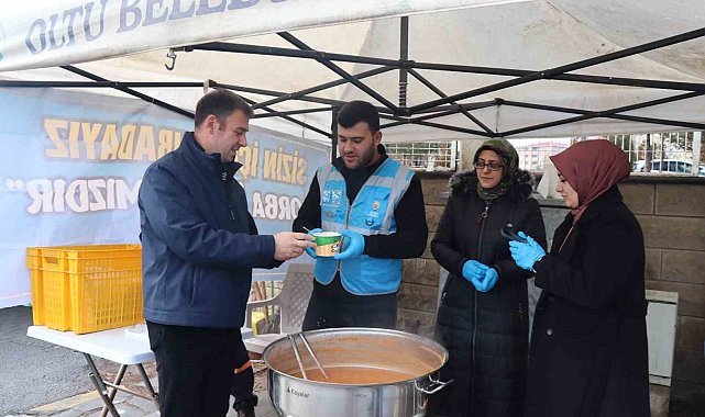 Belediyeden pazarcılara çorba ikramı