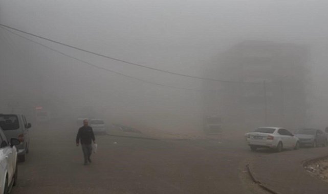 Besni'de yoğun sis ve sağanak yağış hayatı olumsuz etkiledi