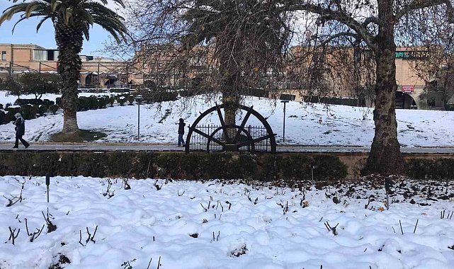 Beyaz örtüyle kaplanan Balıklıgöl havadan görüntülendi