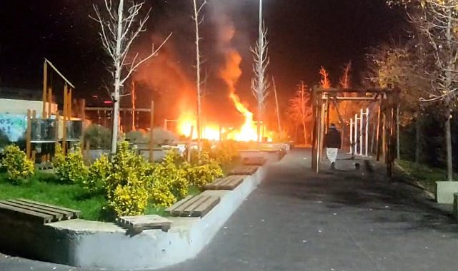 Beylikdüzü'nde çocuk parkı alev alev yandı