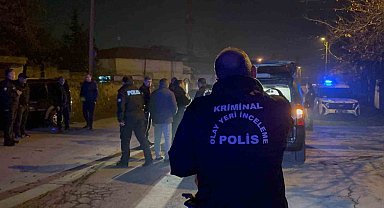 Bıçakla yaralanan şahıs, aracıyla hastaneye gitmeye çalıştı