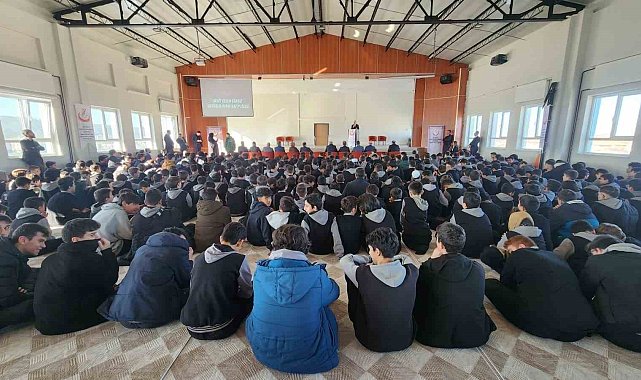 Bilal Erdoğan, Kütahya'da öğrencilerle buluştu