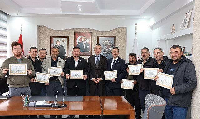 Bilecik'te ana arı yetiştiriciliği eğitimi alan 33 arıcı sertifikalarını aldı