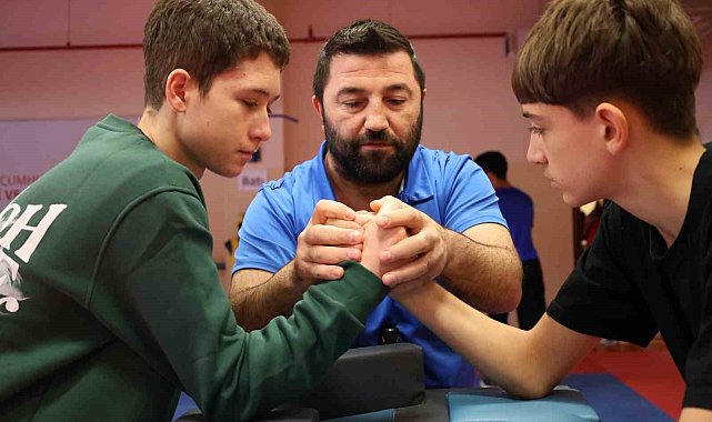 Bilecik'te Bilek Güreşi Gençler İl Birinciliği tamamlandı