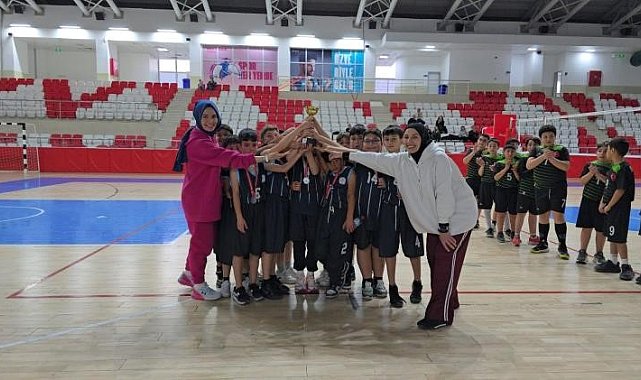 Bilecik'te küçük erkekler voleybol müsabakaları tamamlandı