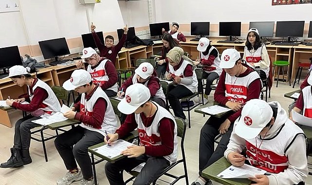 Bilecik'te öğrencilere okul geçidi görevlisi eğitimi