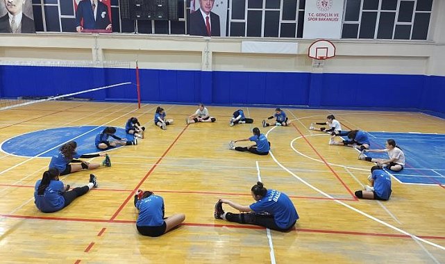Bilecik'te spor okullarında voleybol antrenmanları sürüyor