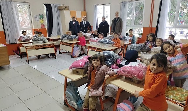 Bilecikli hayırseverden öğrencilere mont ve bot desteği