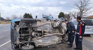 Biri Fiat Tofaş iki otomobilin çarpıştığı kazada 4 kişi yaralandı