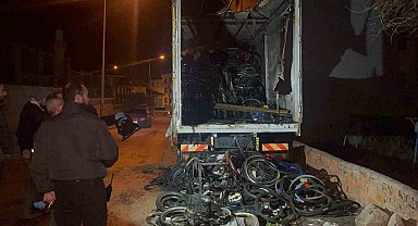 Bisiklet yüklü kamyonda çıkan yangının sebebi araştırılıyor