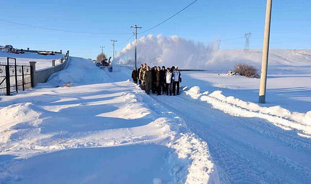 Bitlis'te karla mücadele çalışmaları aralıksız devam ediyor
