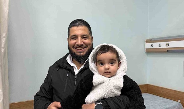 Boğazına cisim kaçan çocuğu 'Heimlich' manevrasıyla kurtardı