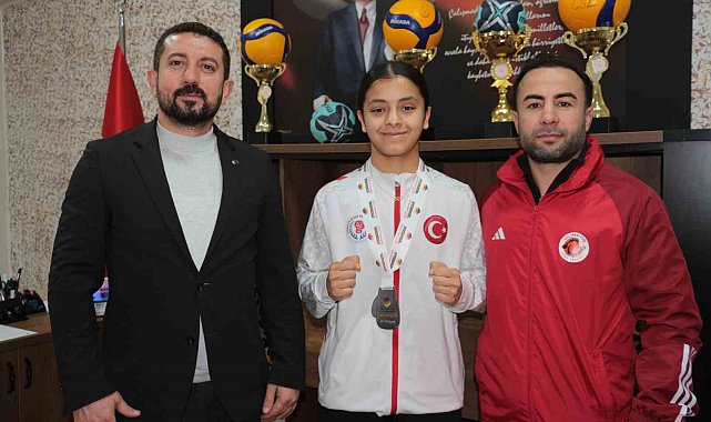 Boksta Avrupa 2.'si olan Asmin Çabas'a, Cizre'de coşkulu karşılama