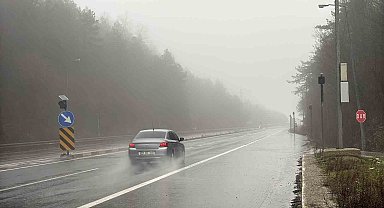 Bolu Dağı'nda sis ve sağanak sebebiyle görüş mesafesi 30 metreye düştü