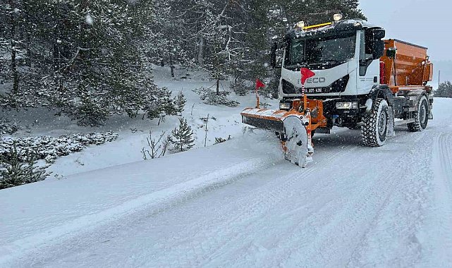 Bolu'da 486 köy yolundan 263'ü ulaşıma kapandı: "Zorunlu olmadıkça trafiğe çıkmayalım"