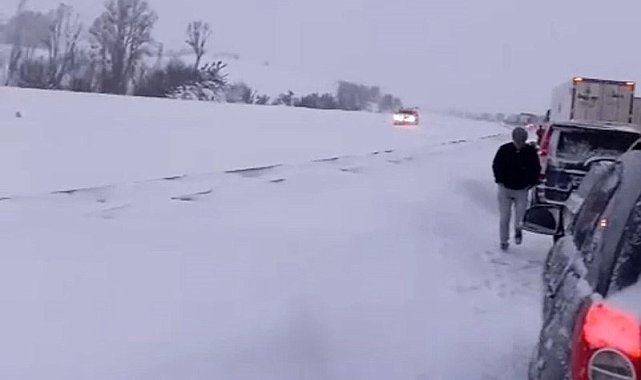 Bolu'da kar nedeniyle kapanan Gerede-Karabük yolu ulaşıma açıldı