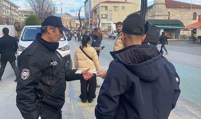 Bolu'nun en işlek caddesinde kaçak göçmen uygulaması