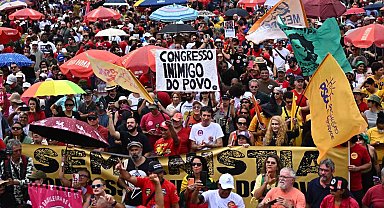 Brezilya'da binlerce kişi Bolsonaro için ceza indirimine karşı sokakta